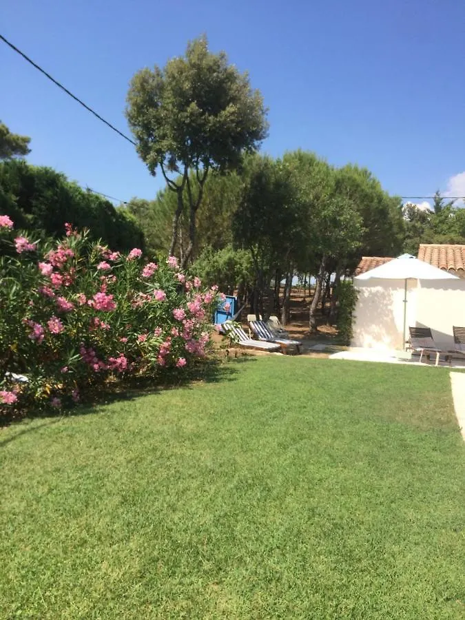 La Tangana Bed and Breakfast Rognes 2*,  Frankrijk